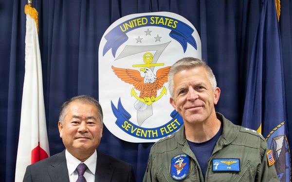 Special Advisor to the Prime Minister of Japan visits U.S. 7th Fleet Commander