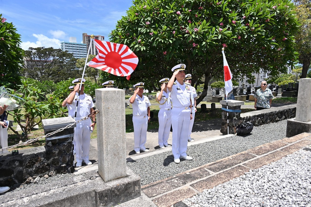 JMSDF Chief of Staff Honors Early Immigrants, Sailors at Makiki Cemetery