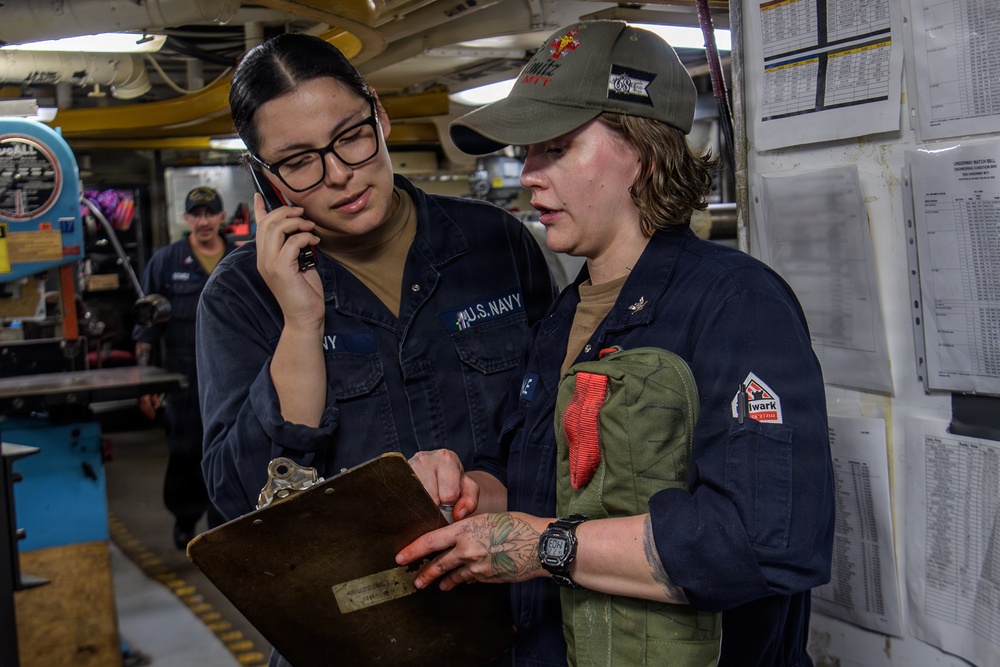 Nimitz Sailors Conduct Medical Response Drill