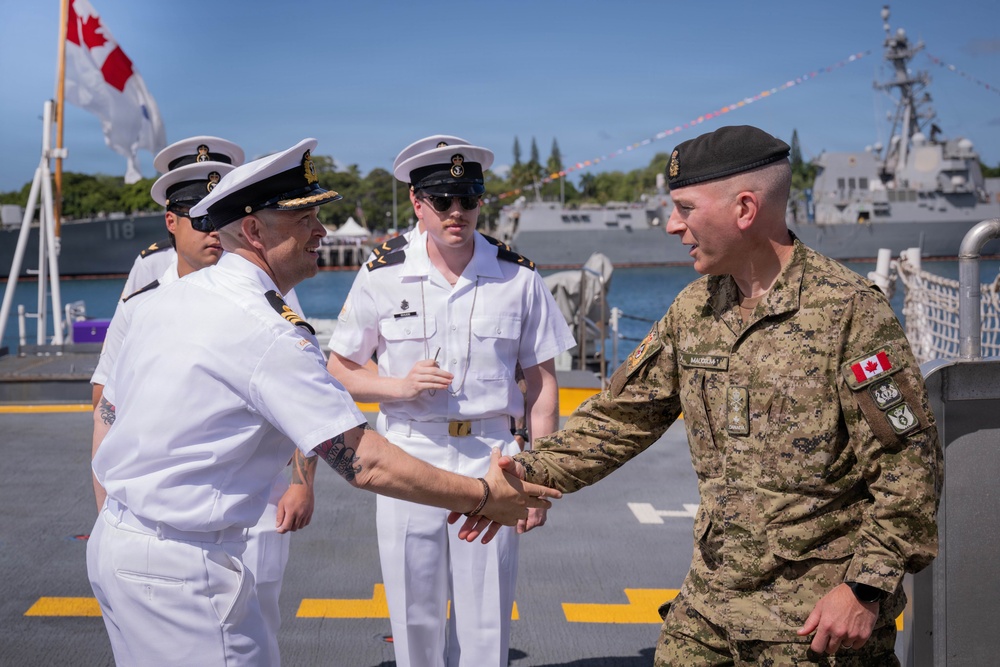 HMCS Regina welcomes aboard Canadian Army major general