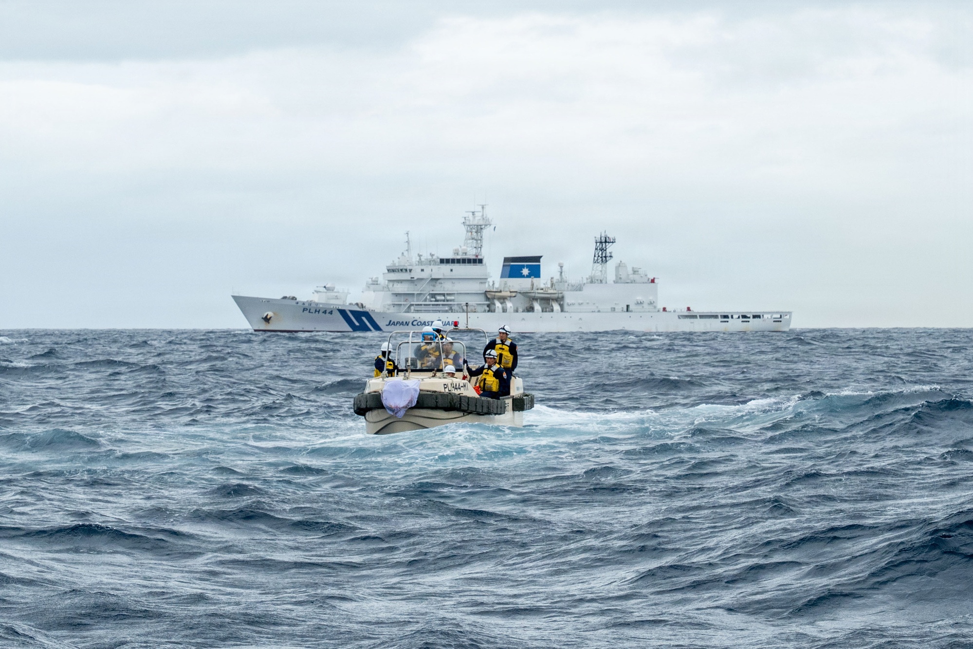 DVIDS - Images - USCGC Midgett (WMSL 757) conducts SAREX with