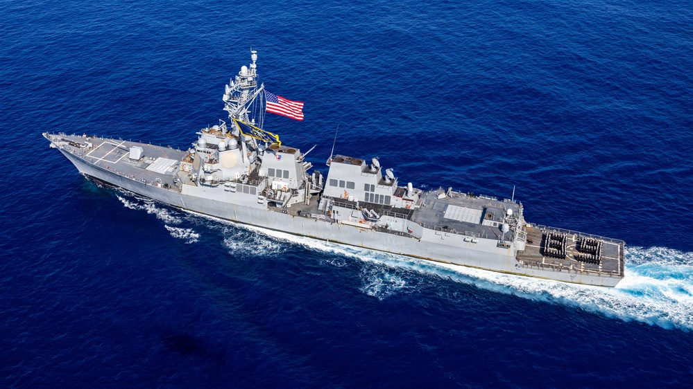 USS Mustin transits the Indian Ocean