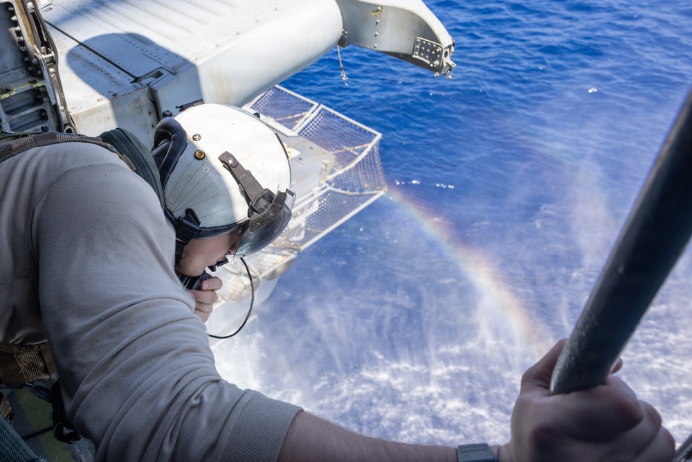 USS Mustin transits the Indian Ocean