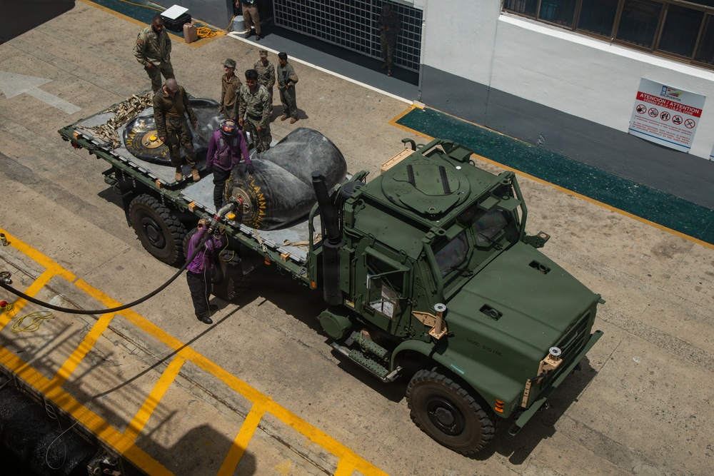 LCF-24: CLB-8 receives fuel from USS Fort Lauderdale