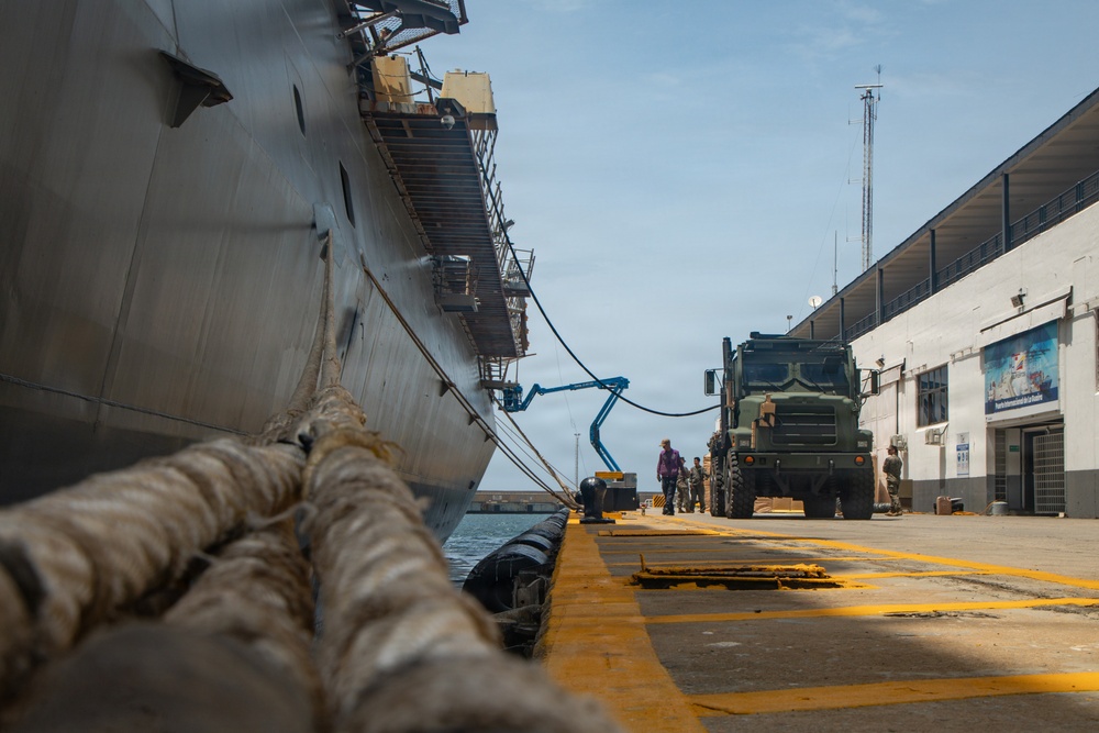 LCF-24: CLB-8 receives fuel from USS Fort Lauderdale