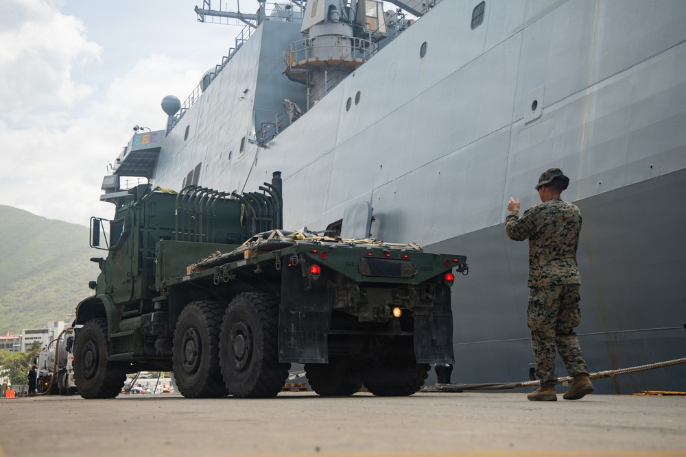 LCF-24: CLB-8 receives fuel from USS Fort Lauderdale