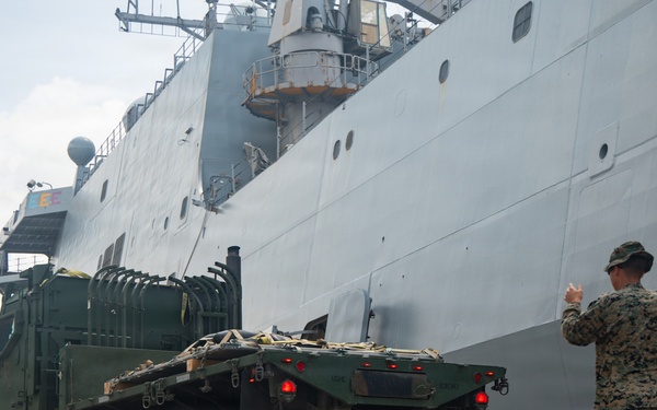 LCF-24: CLB-8 receives fuel from USS Fort Lauderdale
