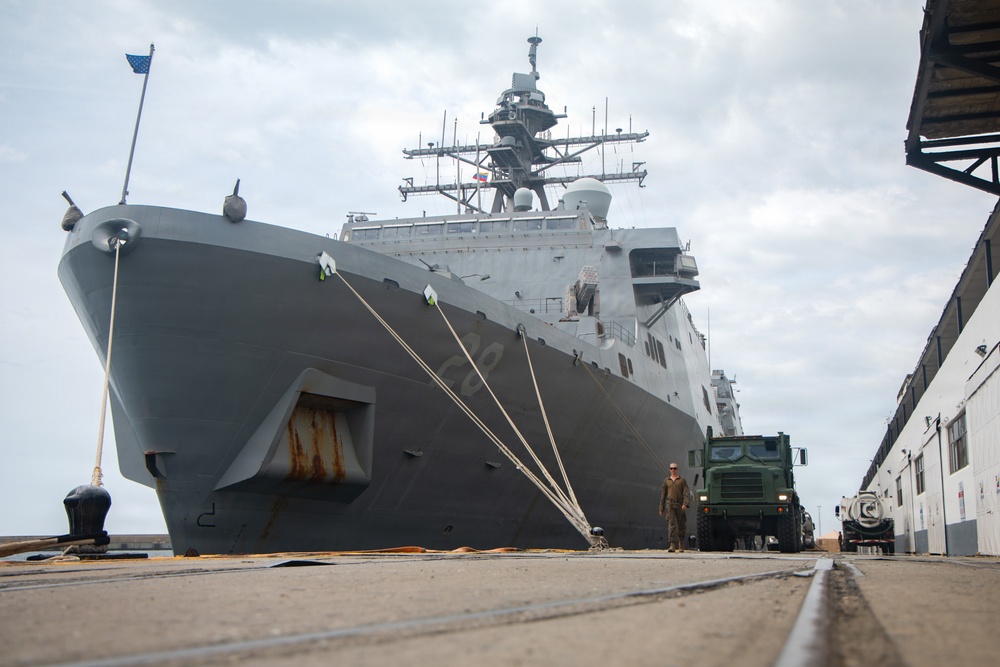 LCF-24: CLB-8 receives fuel from USS Fort Lauderdale
