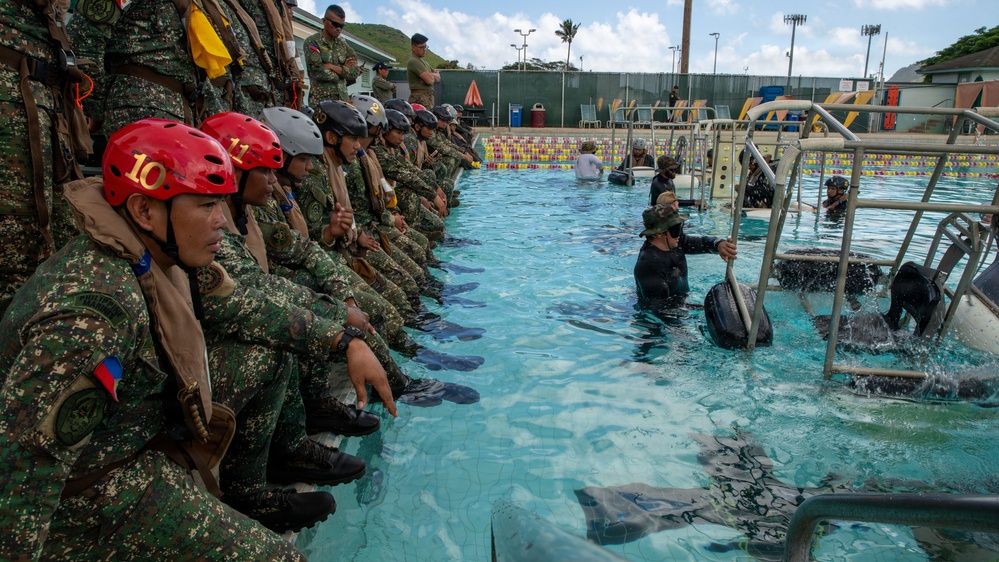 Peruvian, Philippine marines conduct shallow underwater egress training