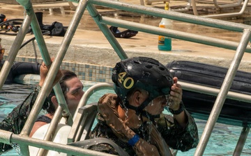 Peruvian, Philippine marines conduct shallow underwater egress training