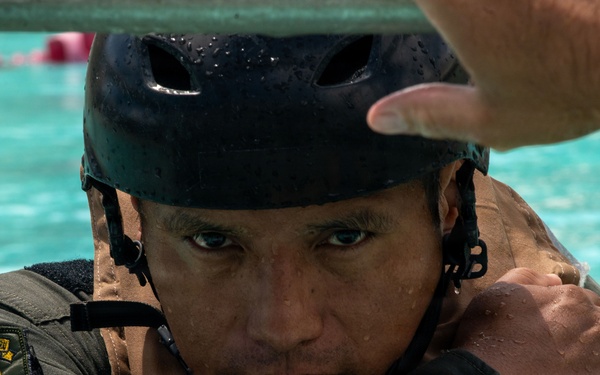 Peruvian, Philippine marines conduct shallow underwater egress training
