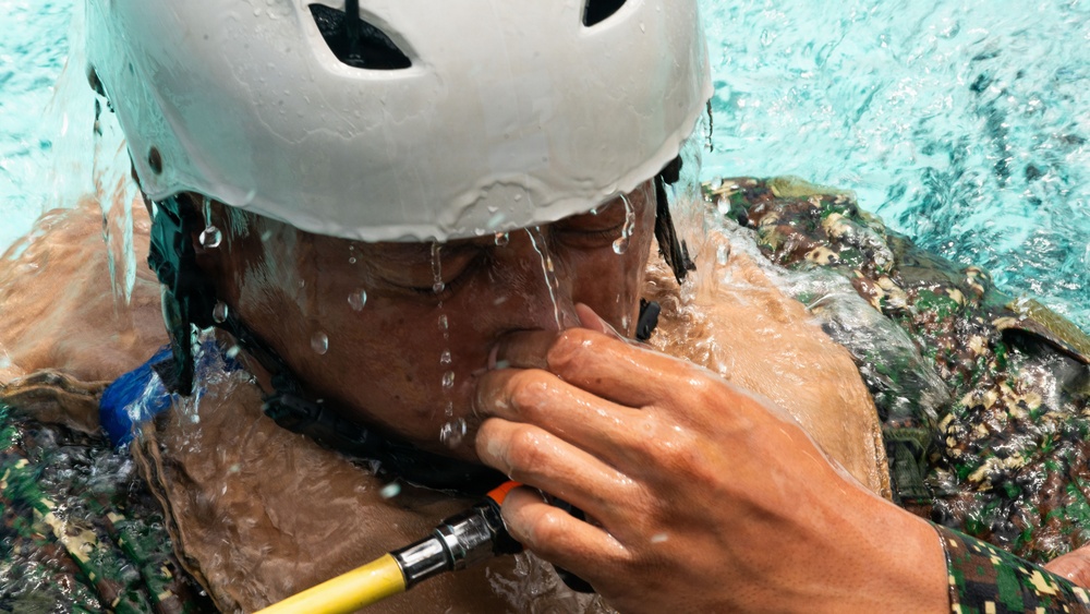 Peruvian, Philippine marines conduct shallow underwater egress training
