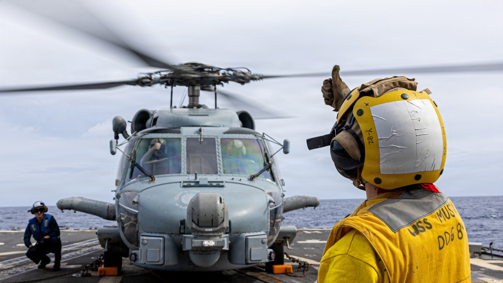 USS Mustin conducts flight operations