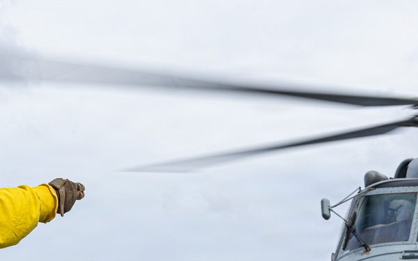 USS Mustin conducts flight operations