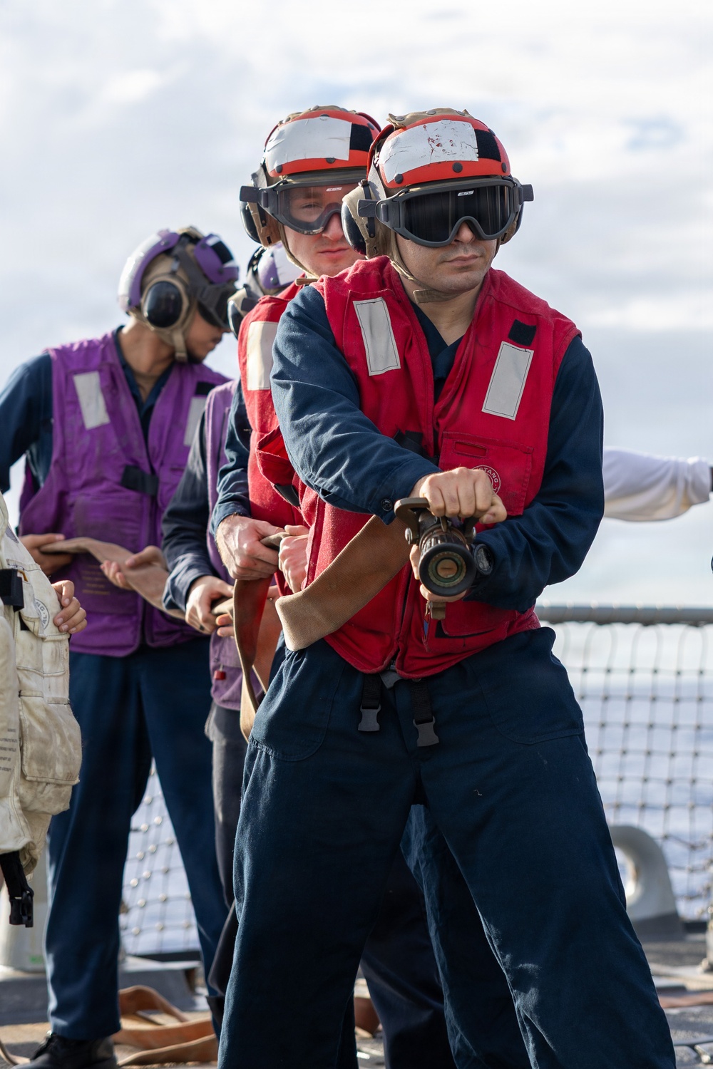 USS Mustin conducts an integrated training team drill