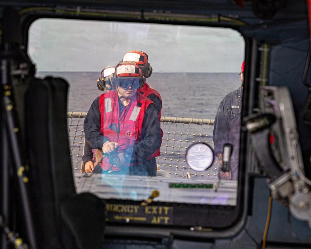 USS Mustin conducts an integrated training team drill