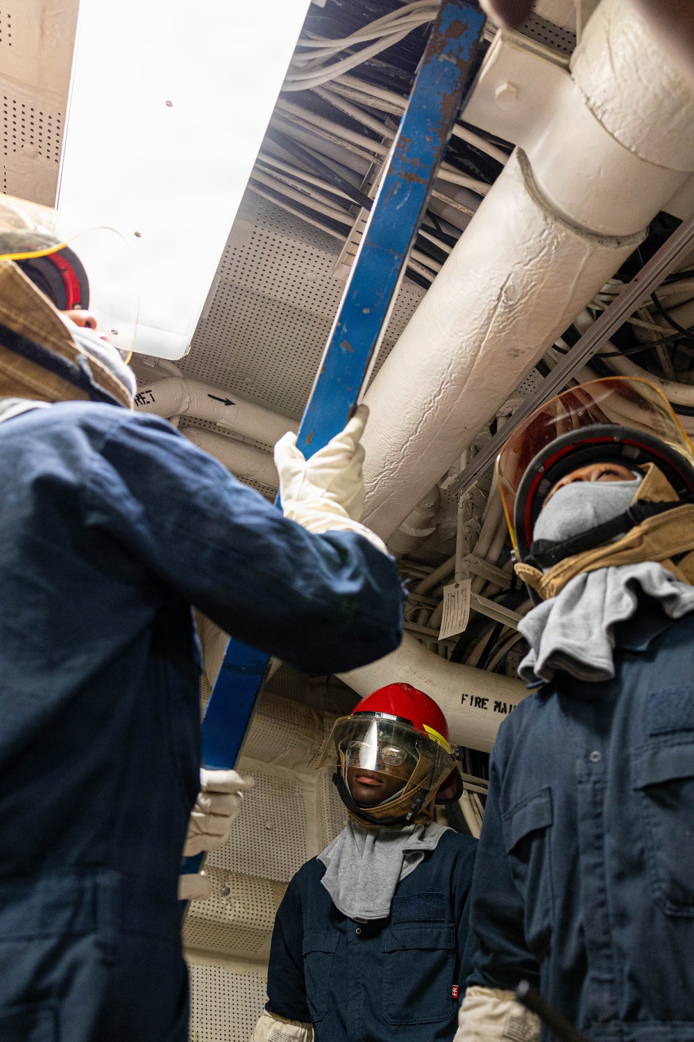USS Mustin conducts an integrated training team drill