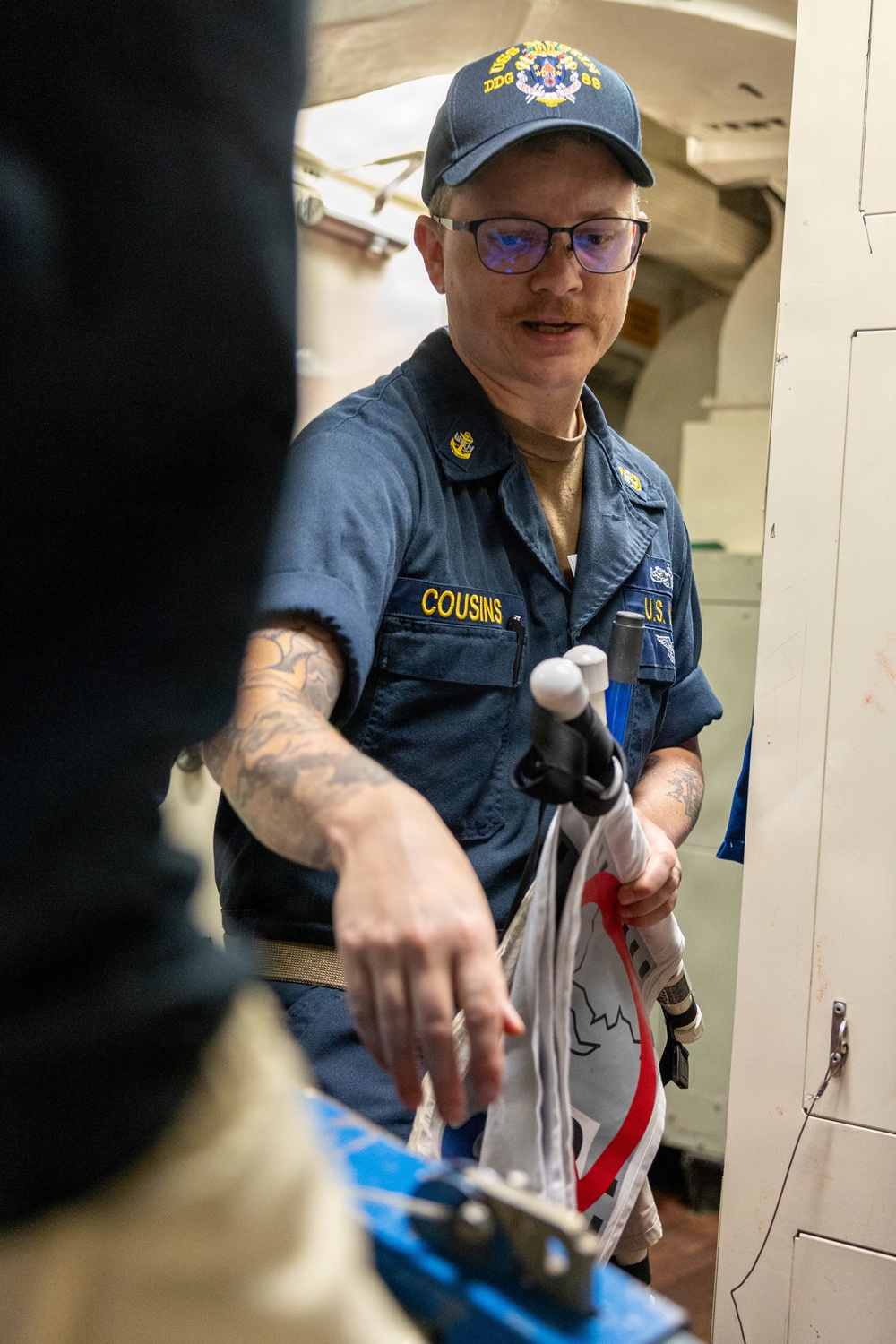 USS Mustin conducts an integrated training team drill