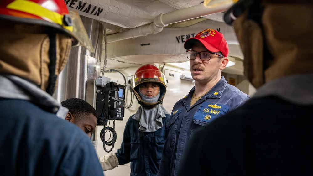 USS Mustin conducts an integrated training team drill