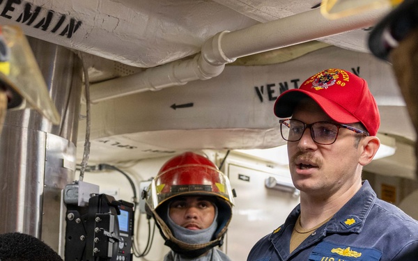 USS Mustin conducts an integrated training team drill