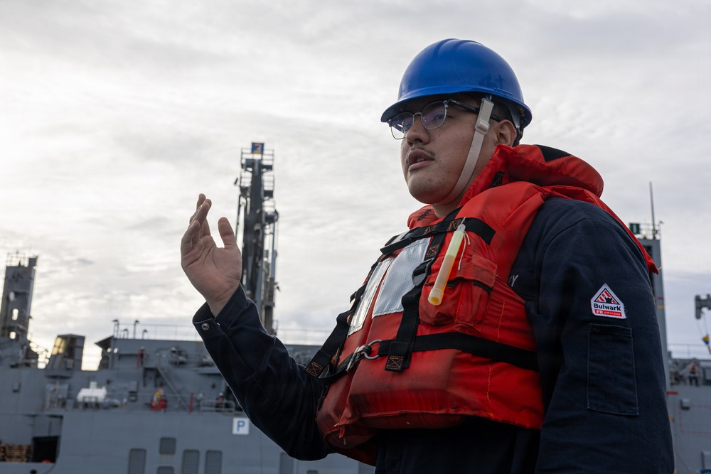 USS Mustin conducts a replenishment-at-sea with USNS Wally Schirra