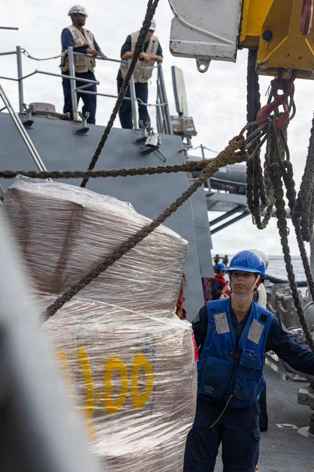 USS Mustin conducts a replenishment-at-sea with USNS Wally Schirra