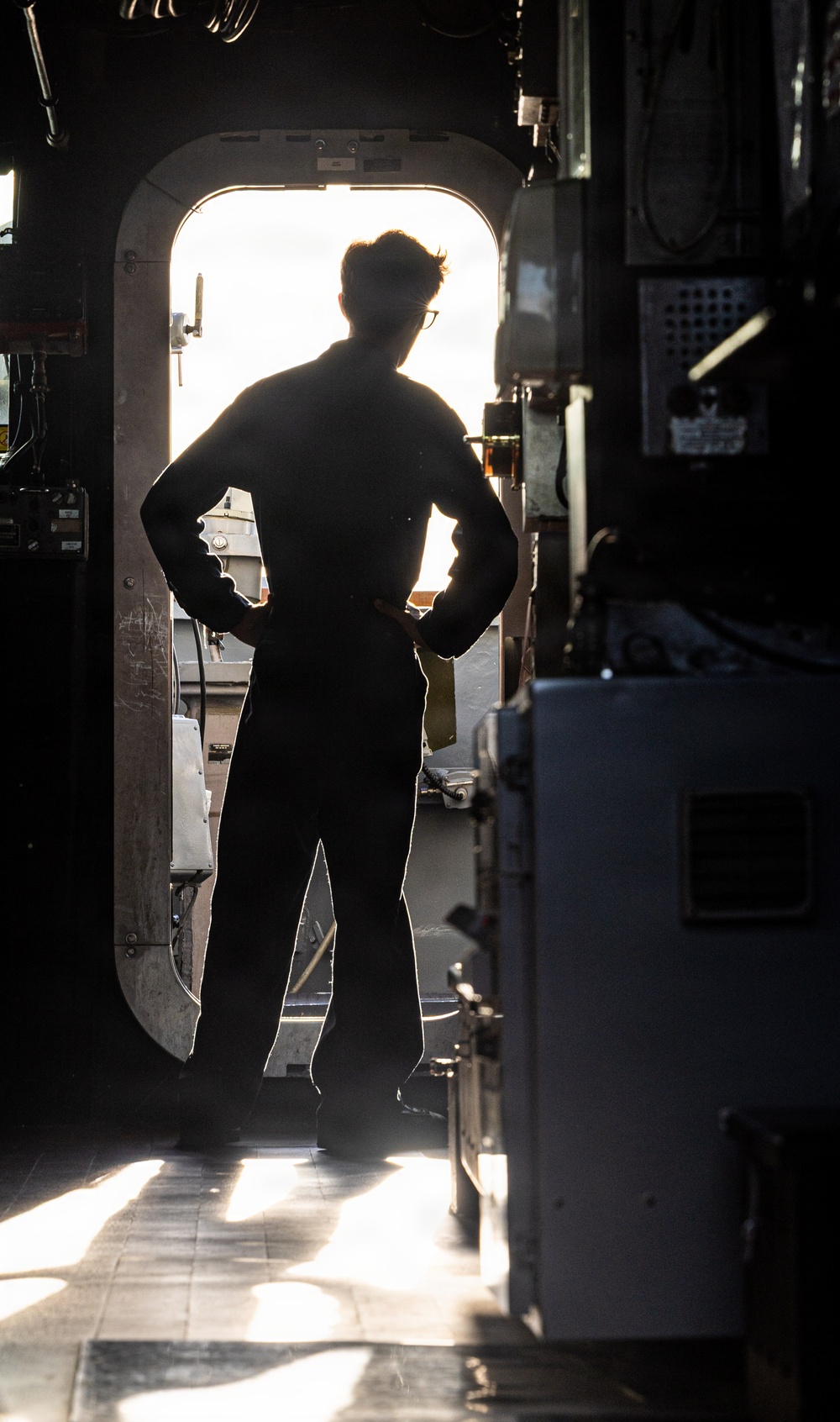 USS Mustin conducts flight operations