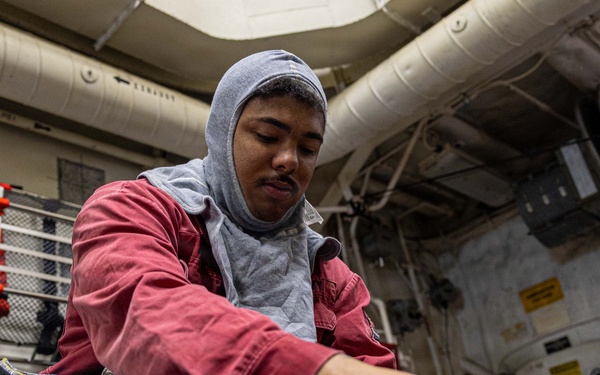 USS Mustin conducts an integrated training team drill