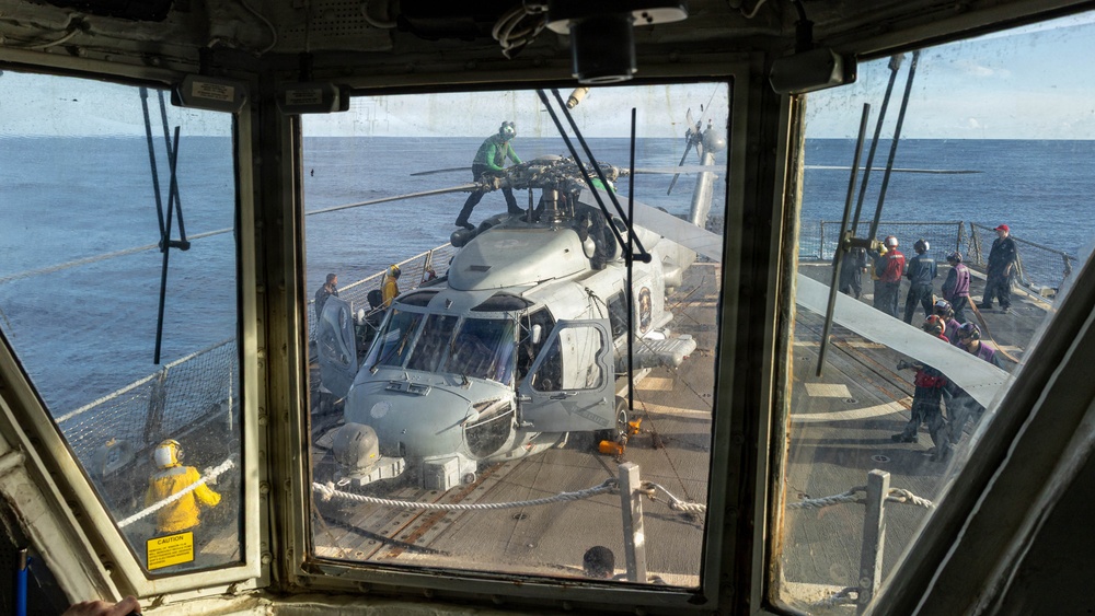 USS Mustin conducts an integrated training team drill