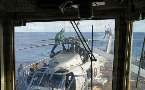 USS Mustin conducts an integrated training team drill