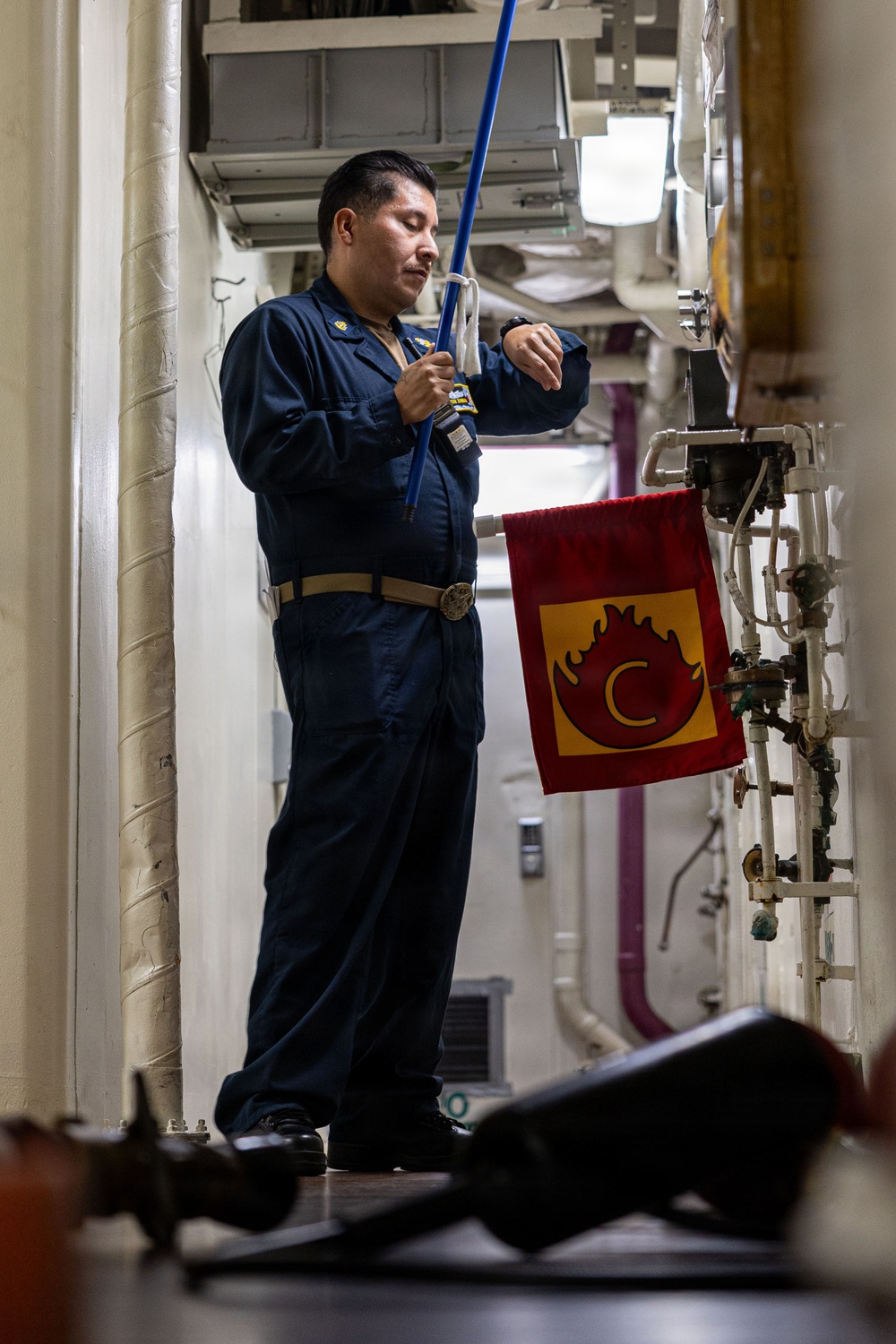 USS Mustin conducts an integrated training team drill