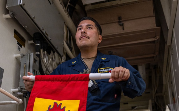 USS Mustin conducts an integrated training team drill