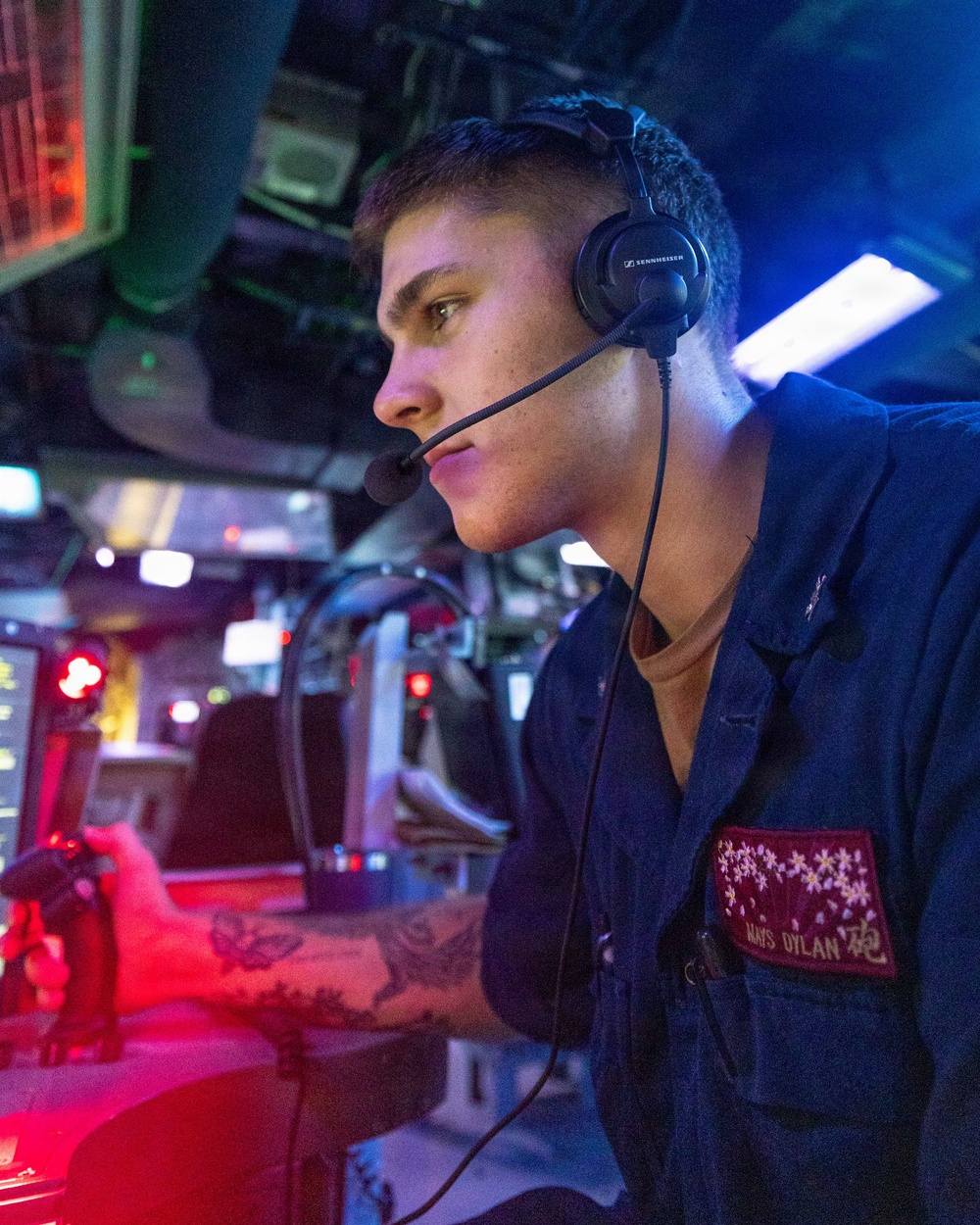 USS Mustin conducts a combat systems training team drill