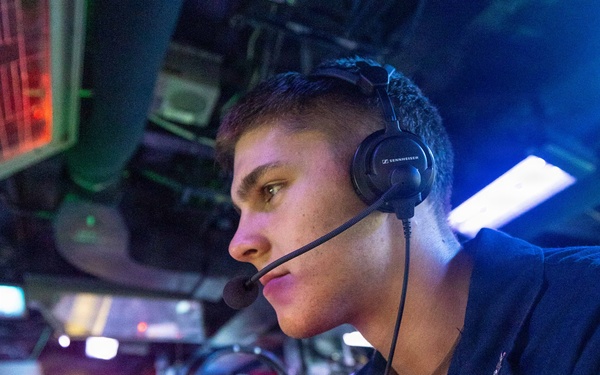 USS Mustin conducts a combat systems training team drill
