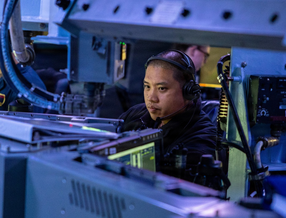USS Mustin conducts a combat systems training team drill