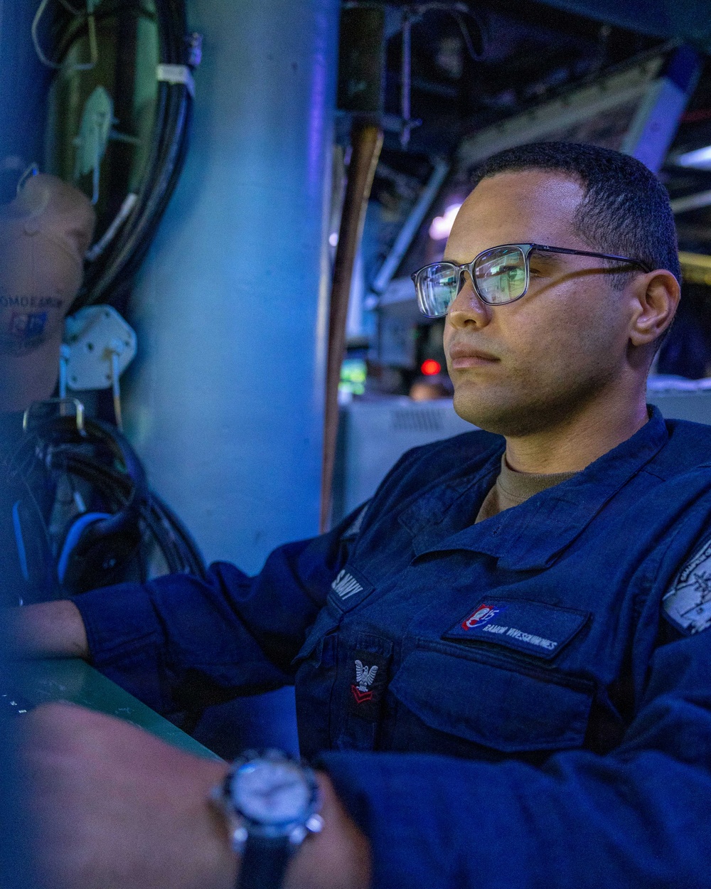 USS Mustin conducts a combat systems training team drill
