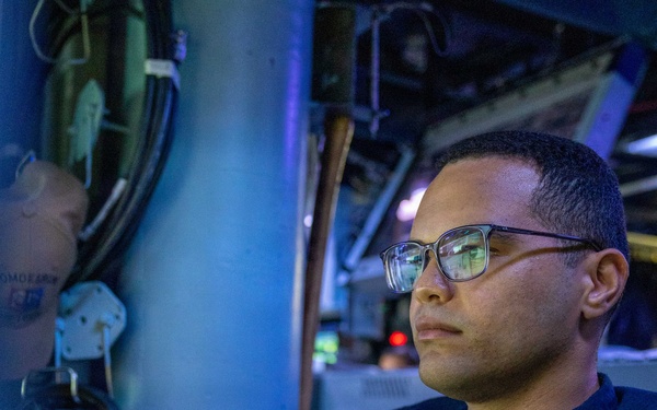 USS Mustin conducts a combat systems training team drill