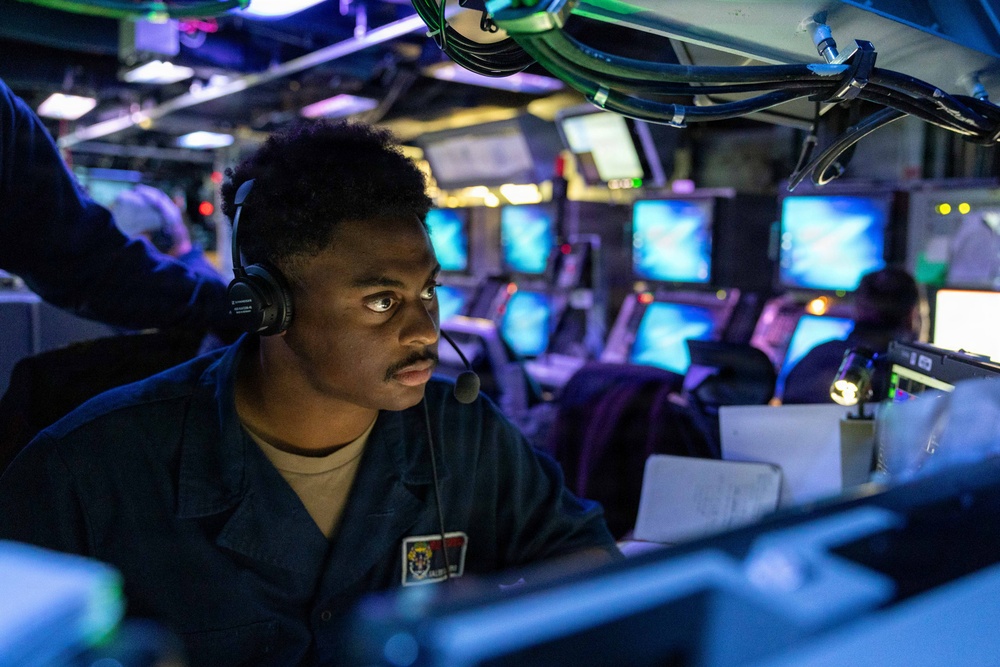 USS Mustin conducts a combat systems training team drill