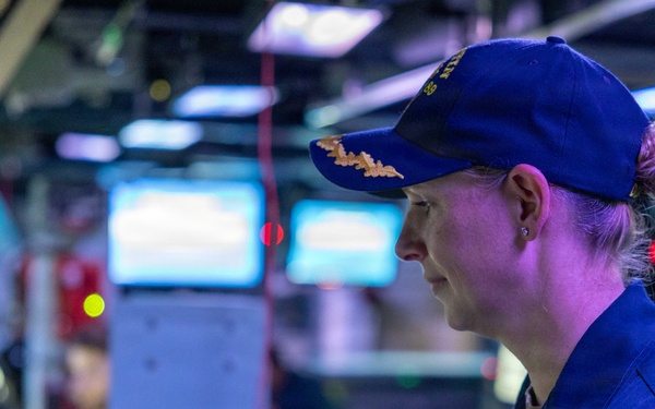 USS Mustin conducts a combat systems training team drill