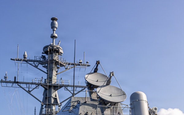 USS Mustin conducts a countermeasure washdown