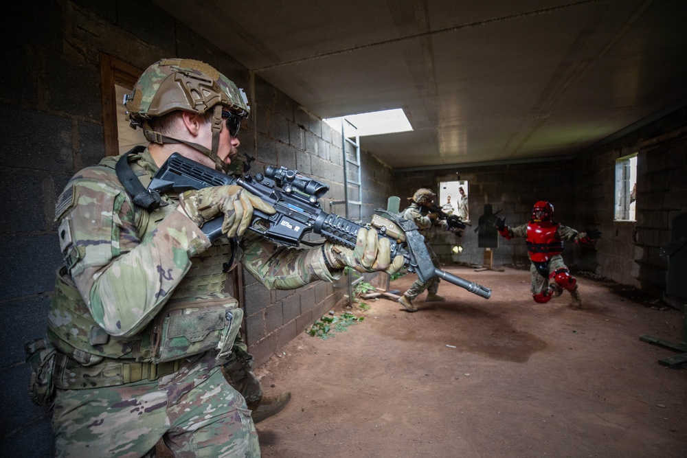2d Cavalry Regiment train on close-quarter battle drills