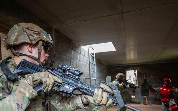 2d Cavalry Regiment train on close-quarter battle drills