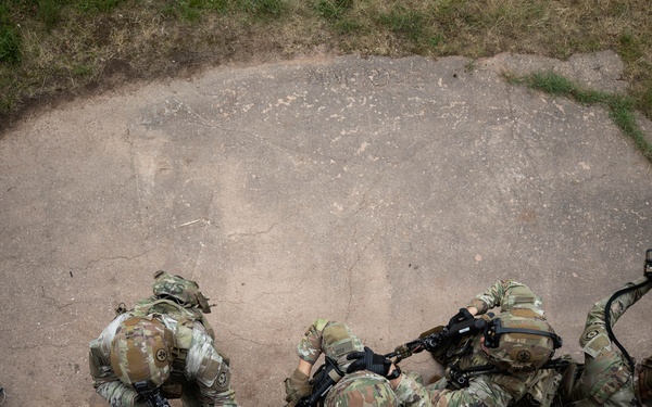 2d Cavalry Regiment train on close-quarter battle drills