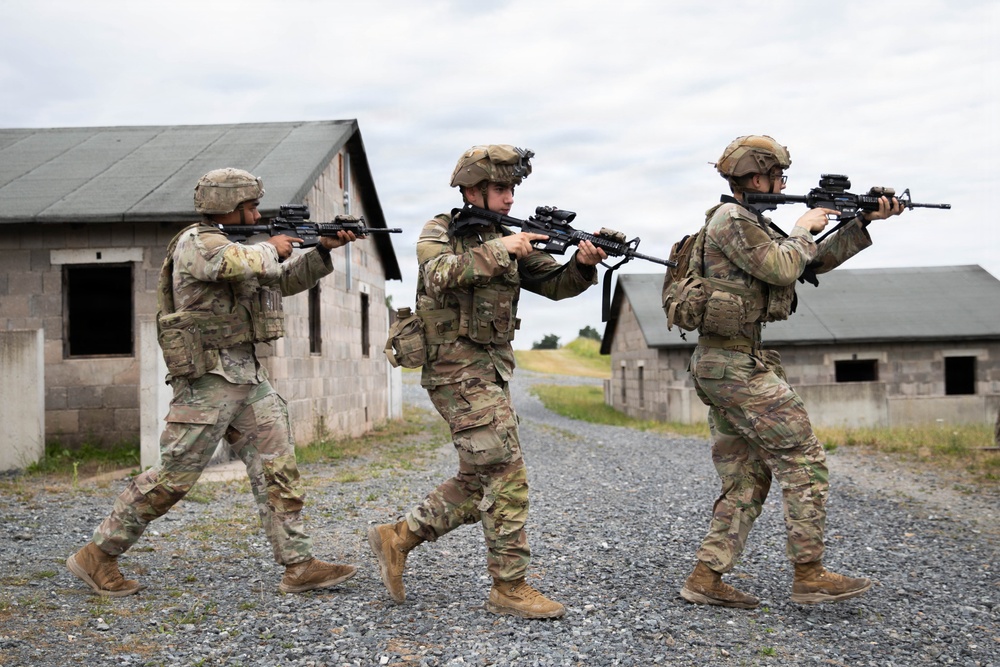 2d Cavalry Regiment train on close-quarter battle drills
