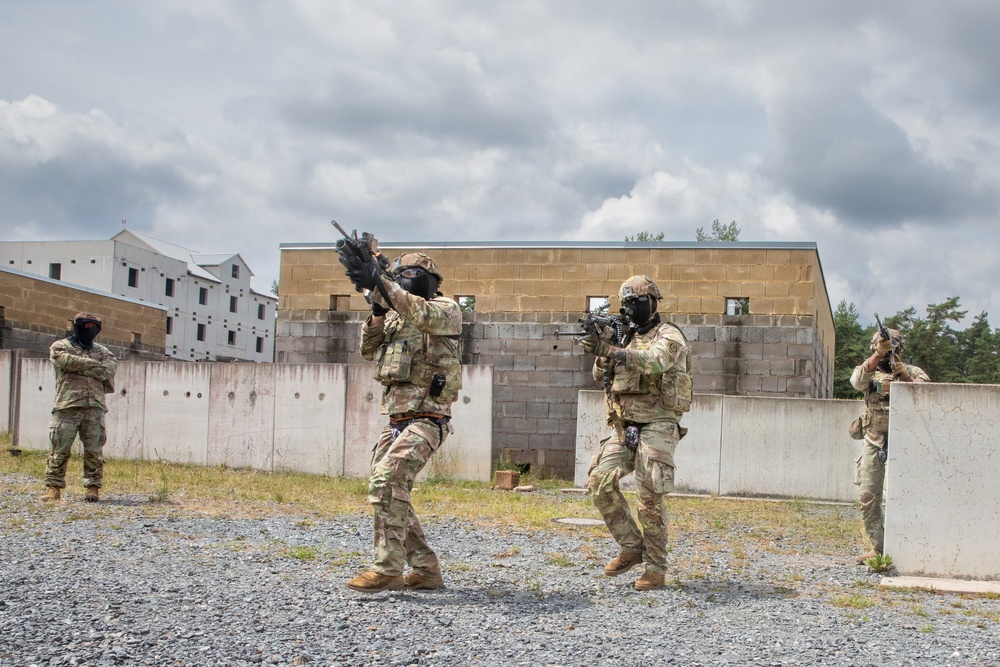 Breaking and Entering: 2CR enhances lethality with close-quarter battle training