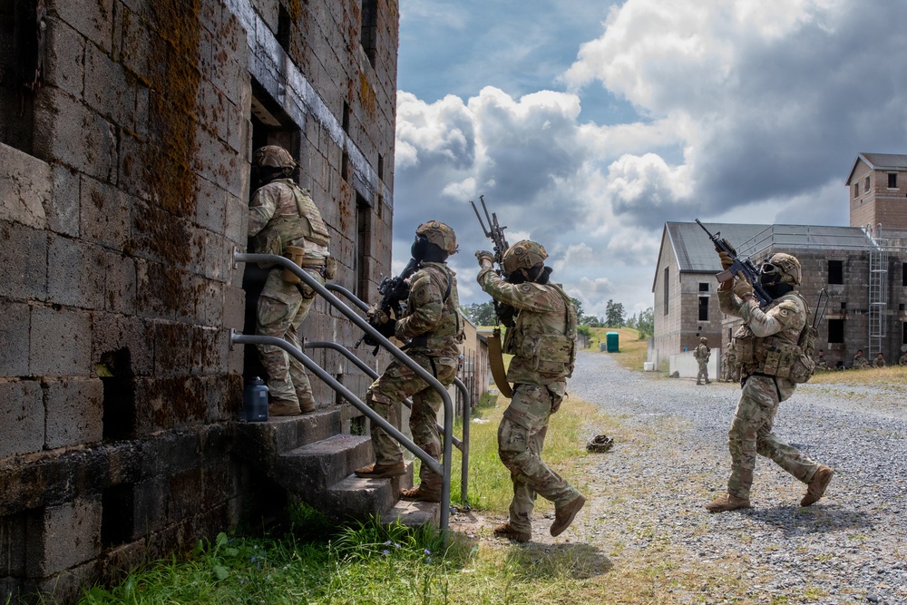 Breaking and Entering: 2CR enhances lethality with close-quarter battle training