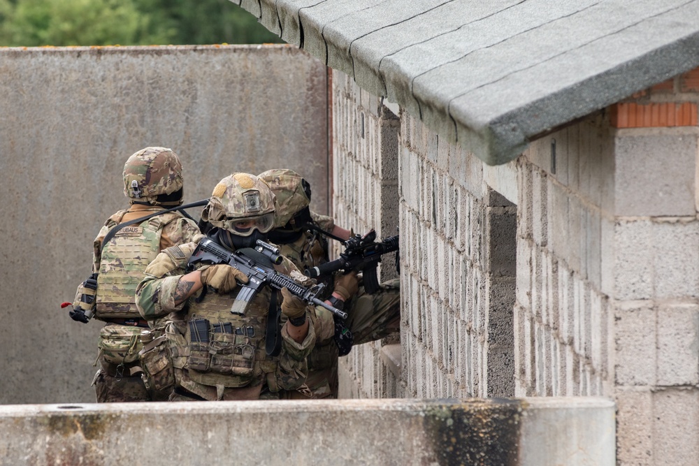 Breaking and Entering: 2CR enhances lethality with force-on-force training