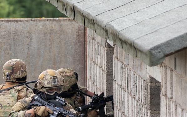 Breaking and Entering: 2CR enhances lethality with force-on-force training