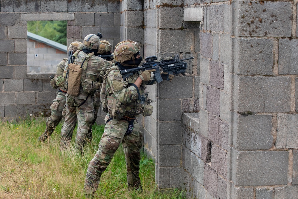Breaking and Entering: 2CR enhances lethality with force-on-force training