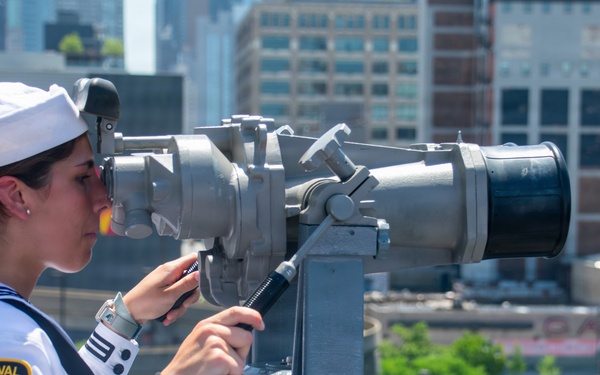 USS Arlington Welcomes Sea Cadets